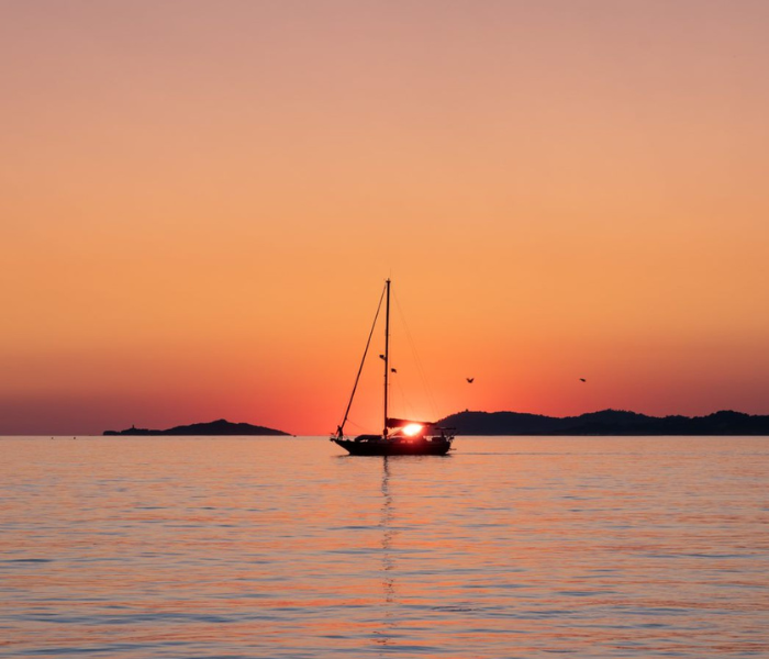 Sonnenuntergang Boot Segeltörn