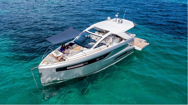 Foto des Jeanneau DB/43 IB Motorbootes