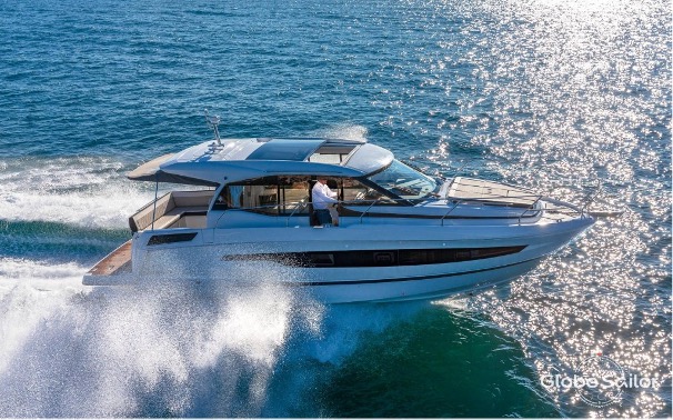 Foto der Jeanneau NC 37 Motoryacht