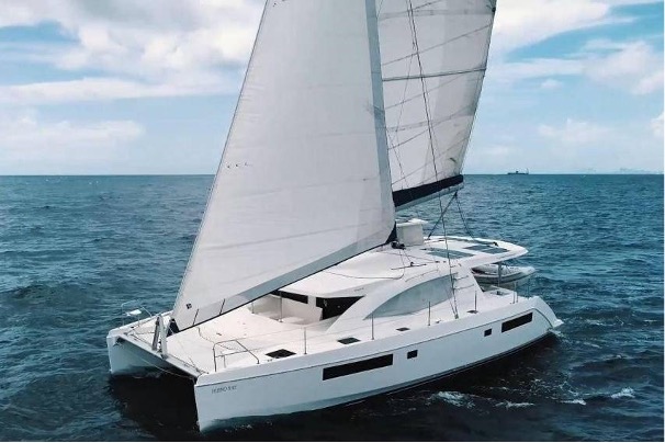 Foto eines segelnden Leopard 48 Catamarans Segel-Katamarans