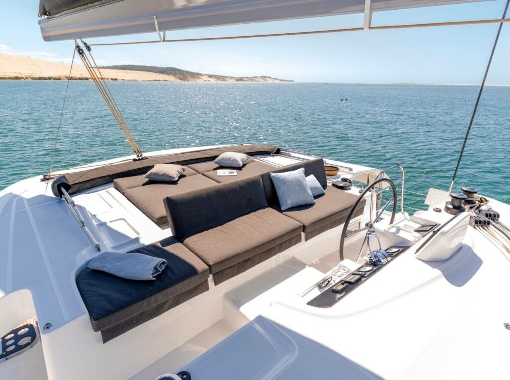 Foto der Flybridge eines Lagoon 46 Katamaran im Segelrevier Italien