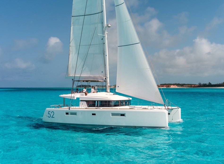 Foto eines Katamaran Lagoon 52 Fly im Segelrevier Italien