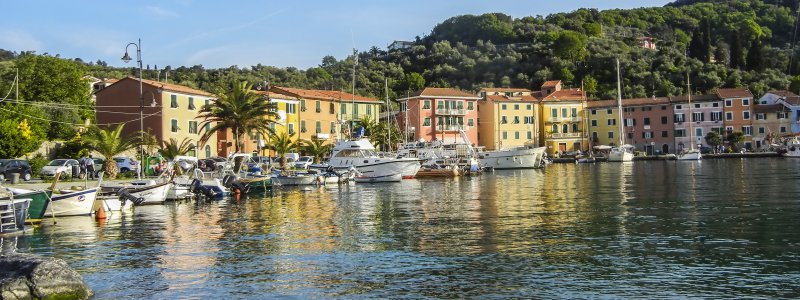 der idyllisch Hafen von Le Grazie nahe Cinque Terre - eine beliebte Charterbasis für Ligurien-Segeldtörns