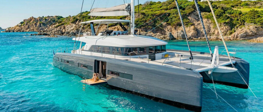 Ausgiebige badestopss gehören selbstverständlich auch zu einem Italien-Yachtcharter mit Skipper