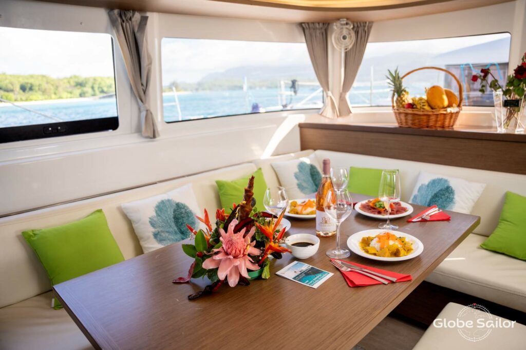 Mit Ambiente geniessen: die mediterrane Kulinarik auf einem Sizilien Segeltörn mit einem Lagoon 46 Katamaran