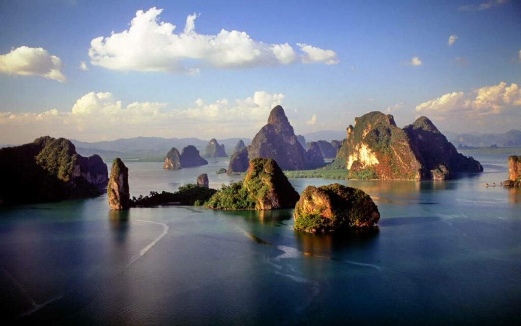 Thailand bietet eine traumhafte Kulisse für unvergessliche Honeymoon-Kreuzfahrten, Segel-Hochzeitsreisen und Flitterwochen auf dem Wasser
