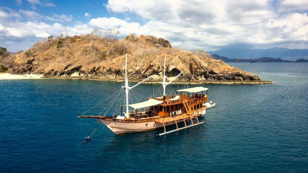 Unvergesslich: Eine Honeymoon.Kreuzfahrt in Indonesien an Bord der "Phinisi"