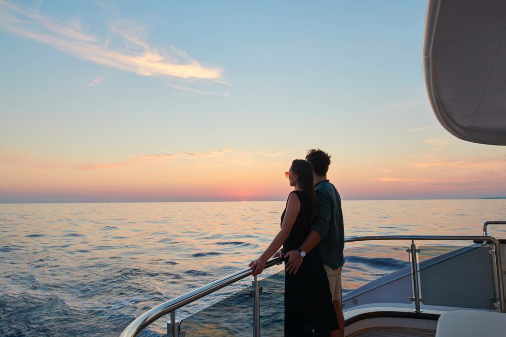 Foto zu Hochzeitsreise auf See: Kreuzfahrt, Segel-Hochzeitsreise, Hausboot & mehr