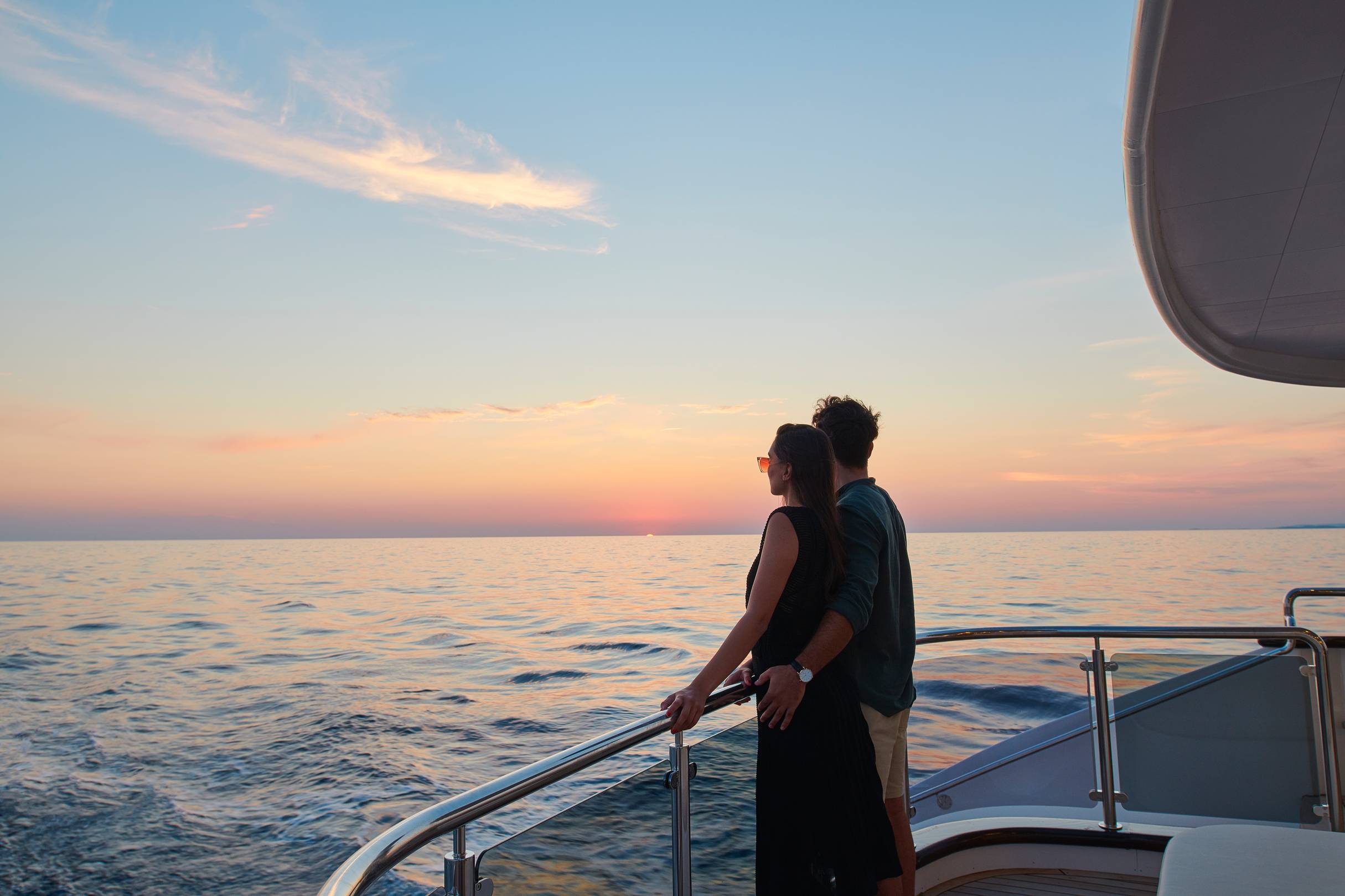 Foto zu Hochzeitsreise auf See: Kreuzfahrt, Segelurlaub, Hausboot & mehr
