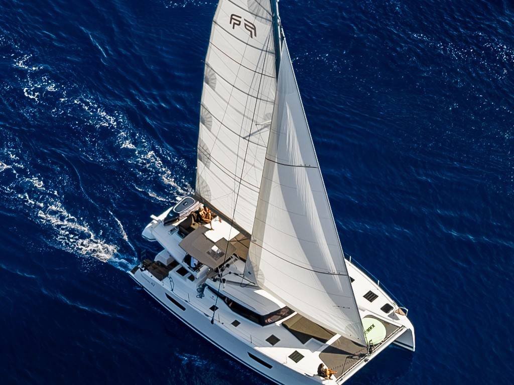 Luftaufnahme des Fountaine Pajot Tanna 47 Katamarans