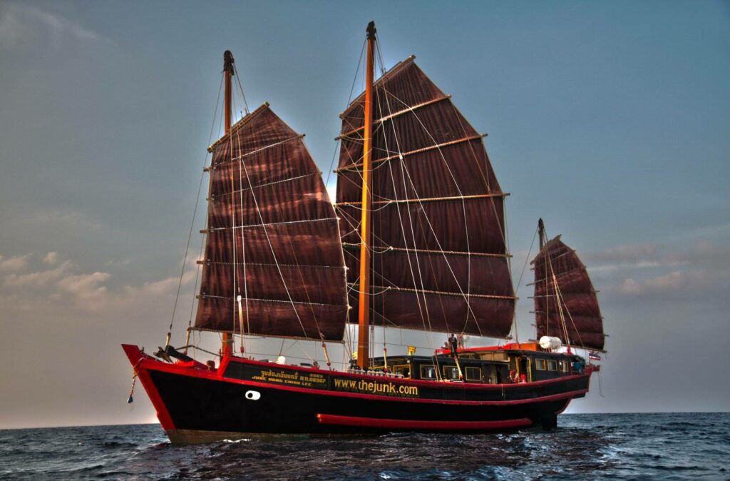 Etwas ganz besonderes: Flitterwochen auf einer thailändischen Dschunke - Hier: "the Junk"