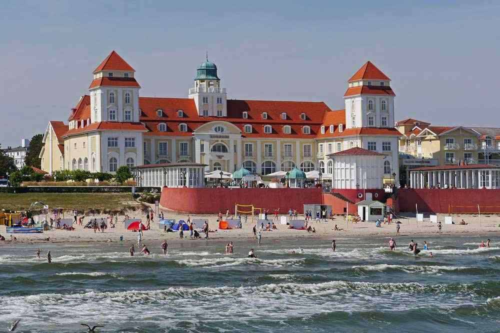 Flanieren und Sommerfrische in stilvoller Bäderarchitektur: Binz auf Rügen.